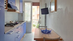 Unclassified image, 3 of 13, button - Studio Apartment in Sanremo (Casa Romana) (Sanremo)