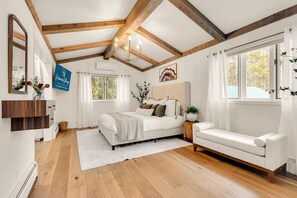 Bureau, lit parapluie, Wi-Fi, draps fournis