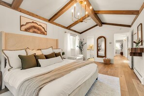 Desk, travel crib, WiFi, bed sheets