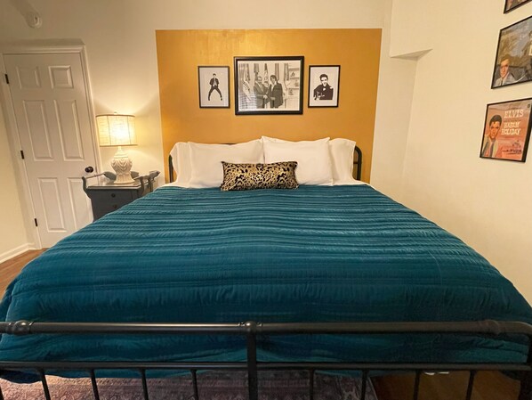 2 bedrooms, desk, iron/ironing board, free WiFi