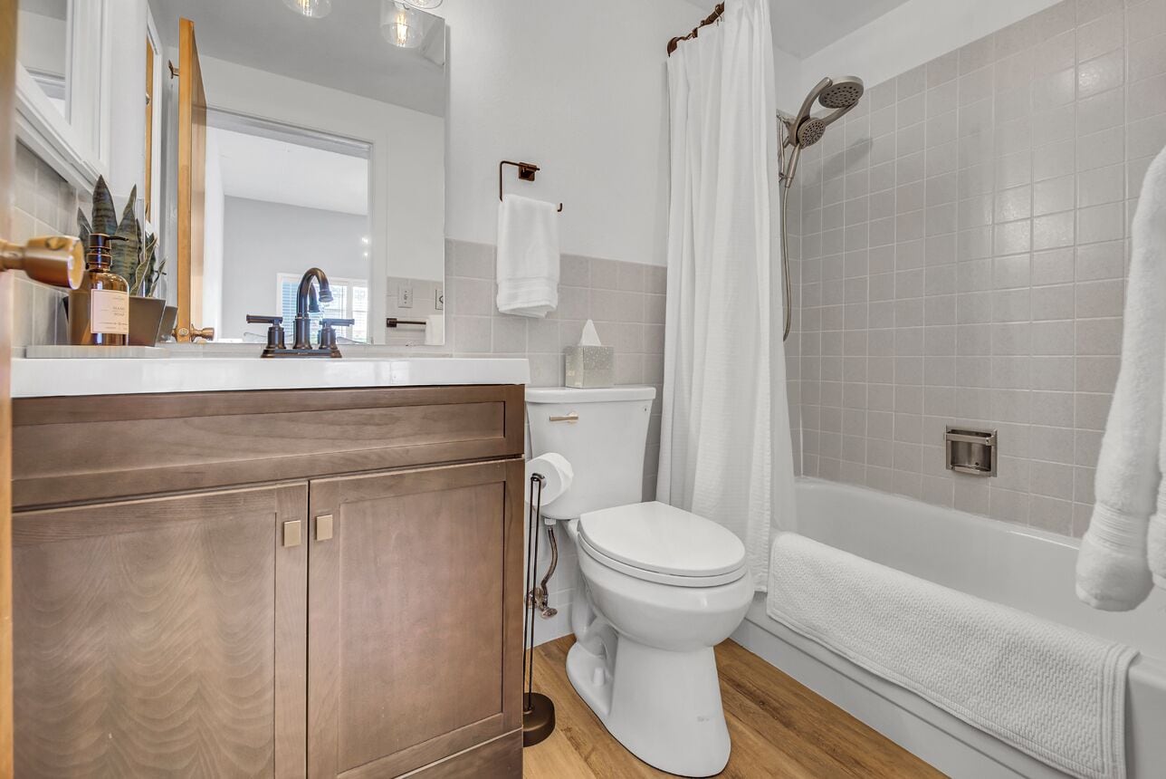 Articles de toilette écologiques, sèche-cheveux, serviettes fournies