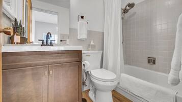 Articles de toilette écologiques, sèche-cheveux, serviettes fournies