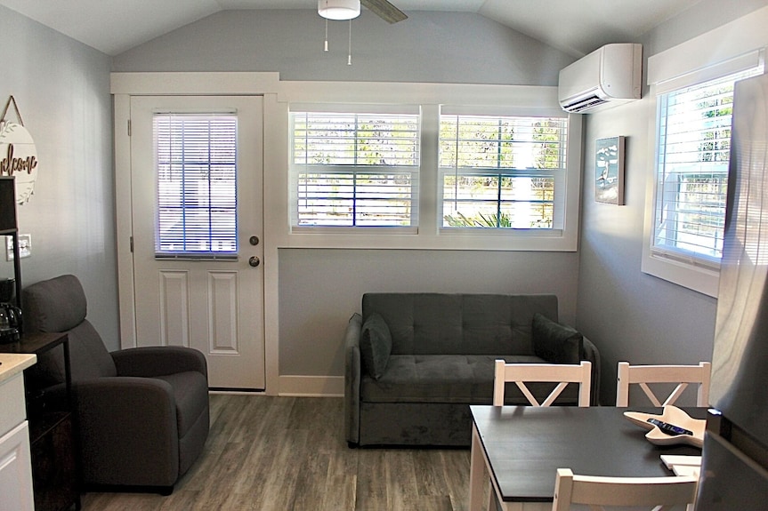 Small And Beautiful House 13 Minutes From The Beach, With Everything You Need. - Little River, SC