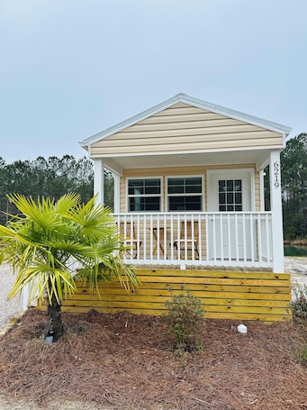 Extérieur. Small and beautiful house 13 minutes from the beach, with everything you need.