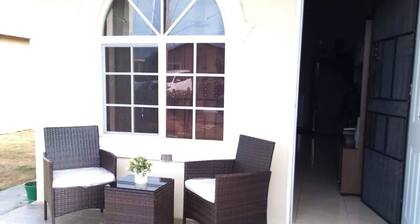 Charming 2-bedroom house with WiFi, AC in Phoenix Park Portmore.