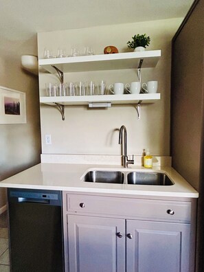 Interior - Charming, updated 2-bedroom, 2 bathroom in wonderful area, minutes from Boulder! (Lafayette)