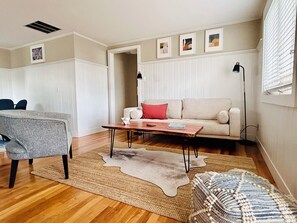 Smart TV, books - Charming, updated 2-bedroom, 2 bathroom in wonderful area, minutes from Boulder! (Lafayette)