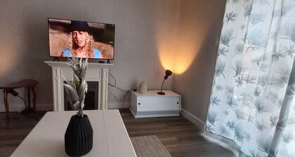 Executive 2BR Apartment | Walk to Hospitals | In-Unit Gym + Wi-Fi