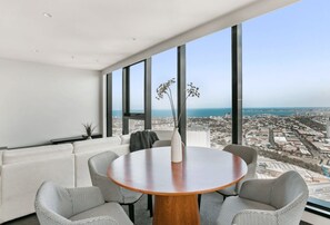 Suite, 3 soverom, byutsikt | Oppholdsområde