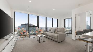 جناح - ٣ غرف نوم - منظر للمدينة | منطقة المعيشة