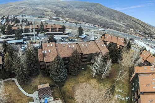 2-bedroom cabin in delightful Provo with cool AC breeze