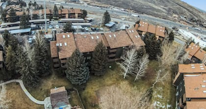 2-bedroom cabin in delightful Provo with cool AC breeze