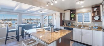 Sleeps 18 Dock, Walk to Beach, Balboa Fun Zone & Dining Edgewater Place