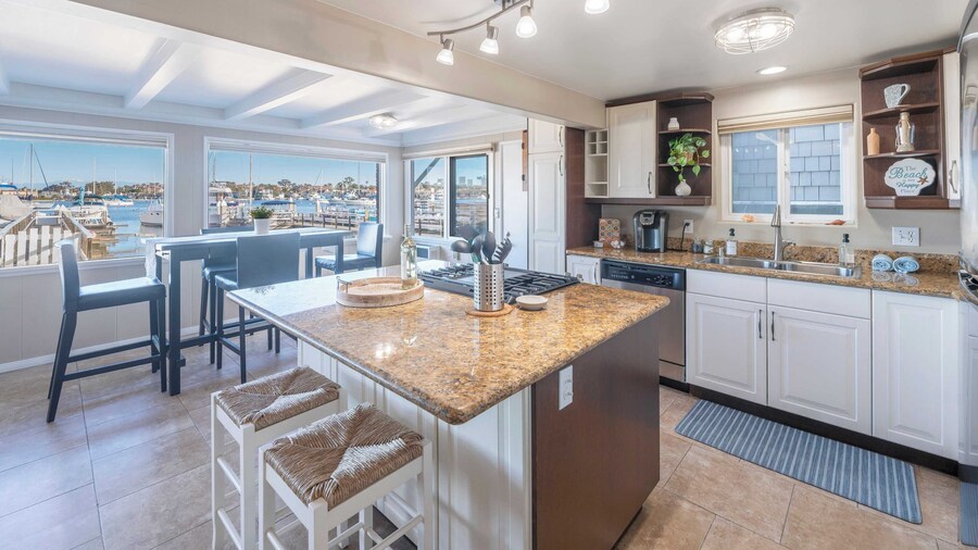 Sleeps 18 Dock, Walk to Beach, Balboa Fun Zone & Dining Edgewater Place
