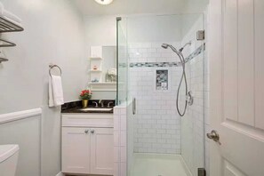 Interior - Sleeps 18 Dock, Walk to Beach, Balboa Fun Zone & Dining Edgewater Place (Newport Beach)