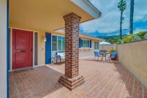 Terrace/patio - La Jolla Shores Hideaway 2 blocks from Beach (La Jolla)
