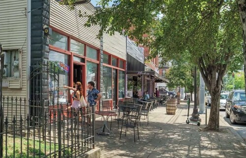 Walk to Bars & Restaurants, 1BR HighlandsStay