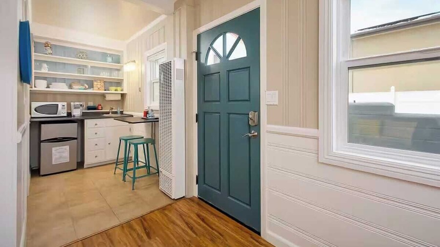 Steps to Newport Harbor, Balboa Fun Zone + Dock Access Edgewater Studios