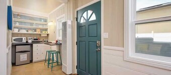 Steps to Newport Harbor, Balboa Fun Zone + Dock Access Edgewater Studios