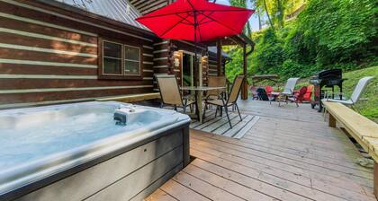 Close to town & nature! Fall Colors, Easy Access/Parking, Hot Tub, Dog Friendly