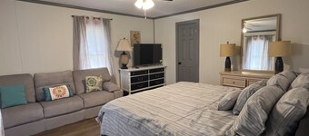 Perfect, huge, relaxing, and peaceful house located 10 min. of from the city.