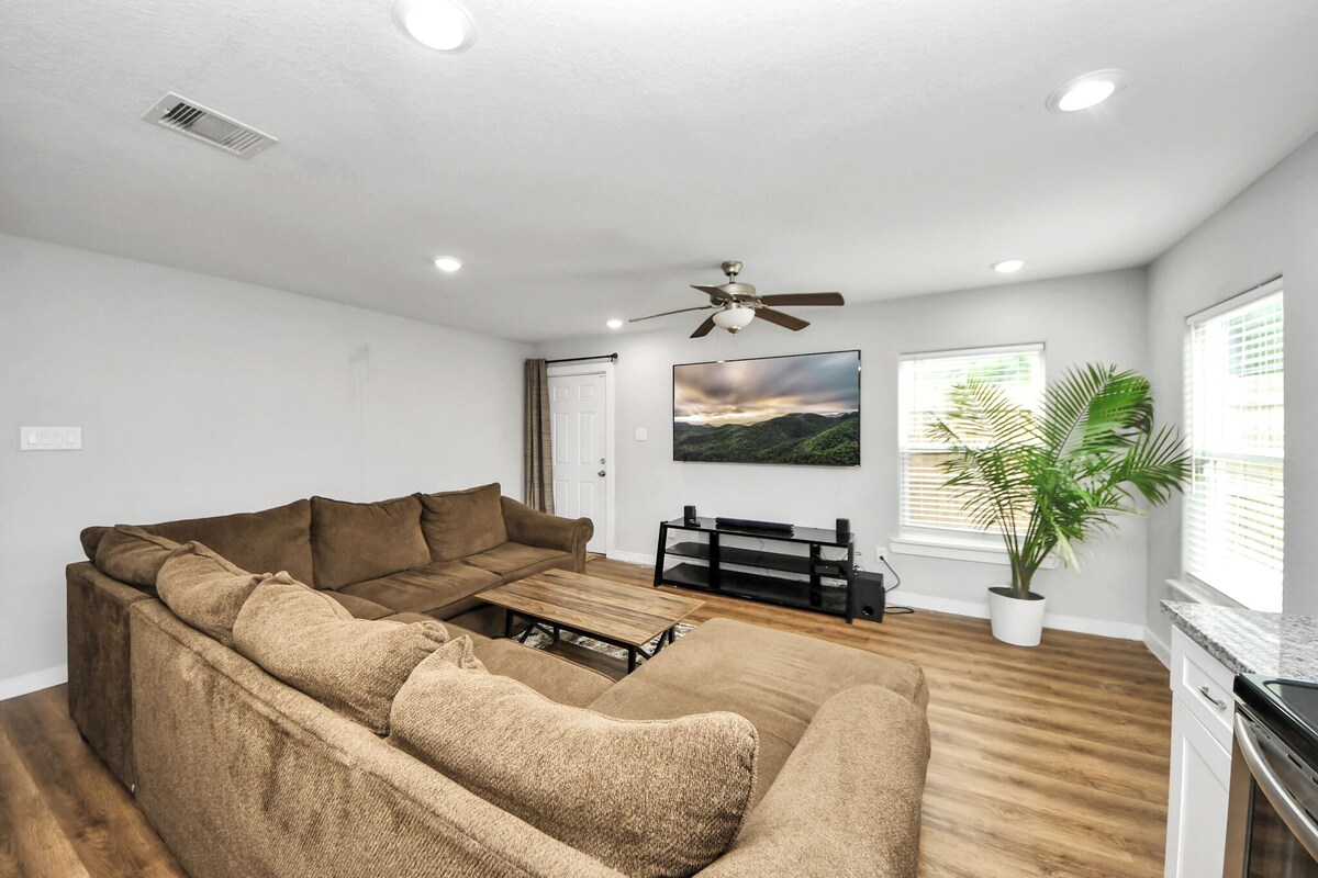 Photo 7 of Spacious & Cozy 3Bdroom ~ Party/Events Welcome