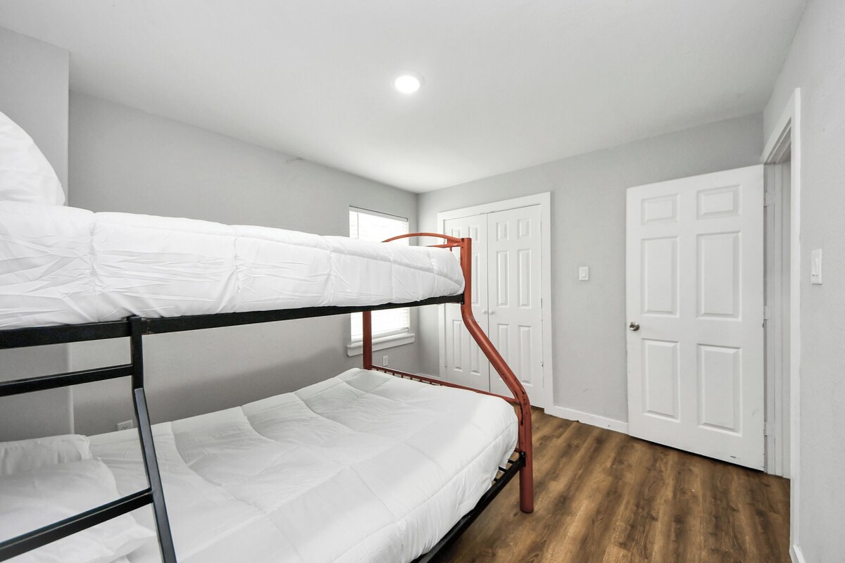 Photo 15 of Spacious & Cozy 3Bdroom ~ Party/Events Welcome