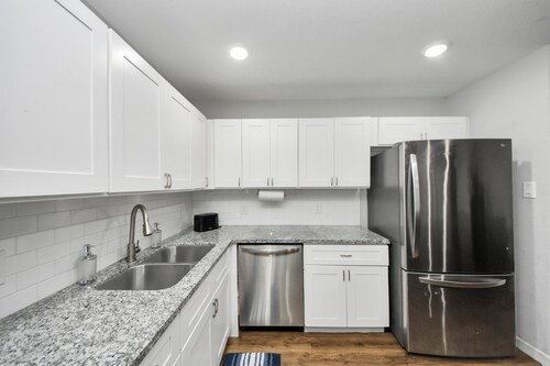 Spacious & Cozy 3Bdroom ~ Party/Events Welcome