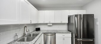 Spacious & Cozy 3Bdroom ~ Party/Events Welcome