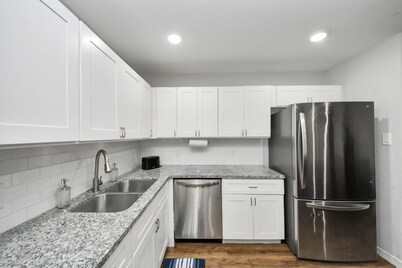 Spacious & Cozy 3Bdroom ~ Party/Events Welcome