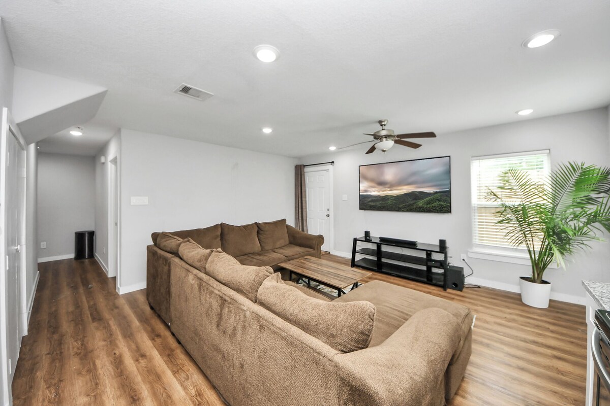 Photo 6 of Spacious & Cozy 3Bdroom ~ Party/Events Welcome
