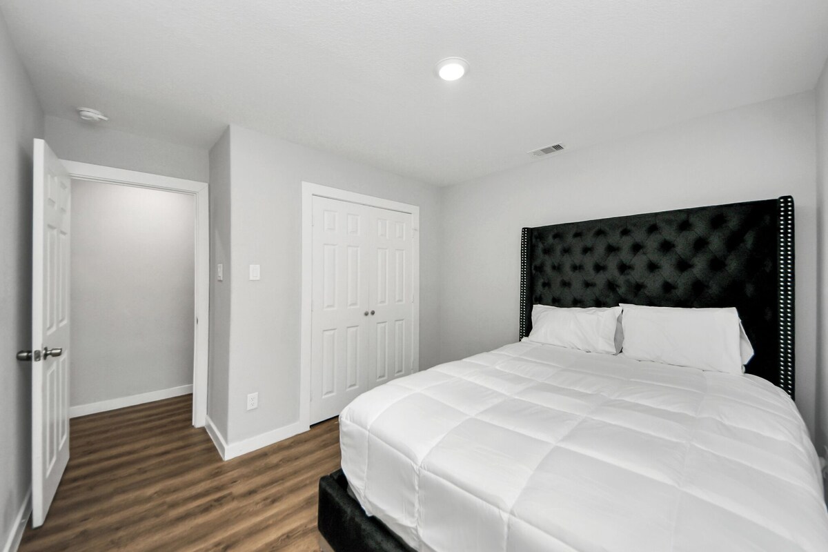 Photo 4 of Spacious & Cozy 3Bdroom ~ Party/Events Welcome