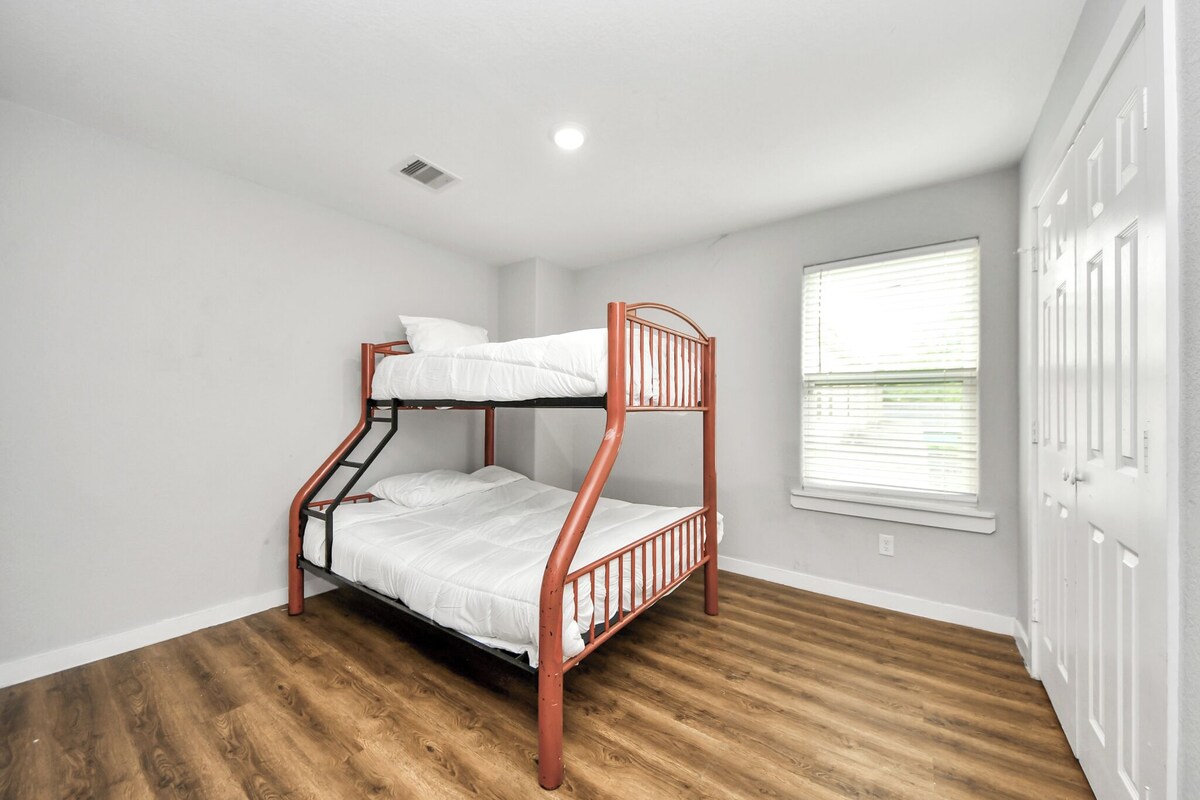 Photo 16 of Spacious & Cozy 3Bdroom ~ Party/Events Welcome