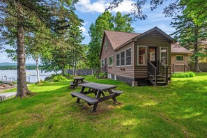 Outdoor dining - Croker Cottage | Charming Cottage on Rangeley Lake (Rangeley)