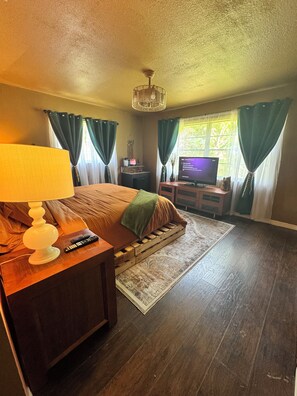 4 habitaciones, tabla de planchar con plancha y wifi gratis