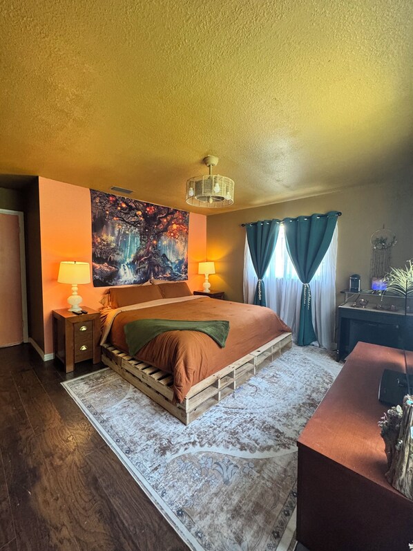 4 bedrooms, iron/ironing board, free WiFi, bed sheets