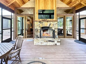 Dining - The Settlement, Fast WiFi, Fireplace (Highlands)