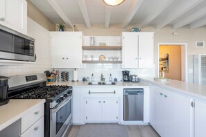 House (4 Bedrooms) | Interior - Stylish Newport Condos w/ Dock Access, Walk to Balboa Fun Zone and Beach (Newport Beach)