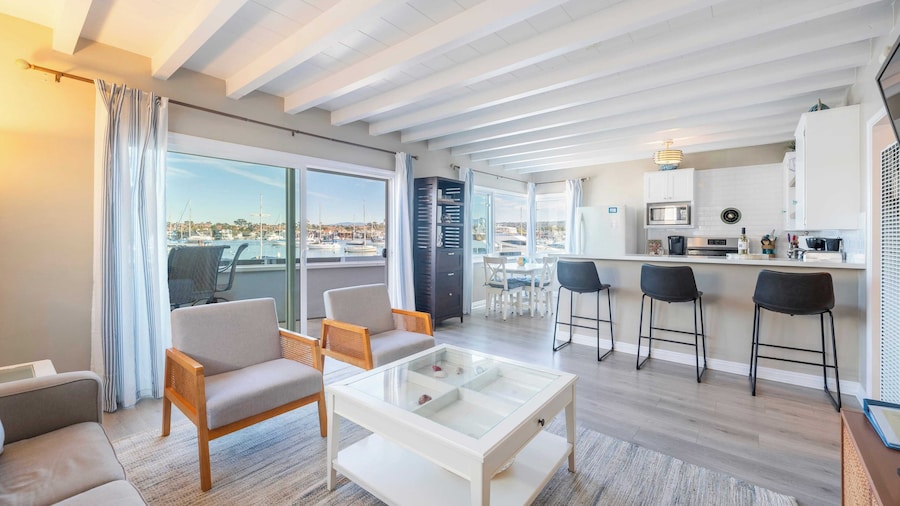 Waterfront Newport Condos w. Dock Access, Walk to Balboa Fun Zone and Beach