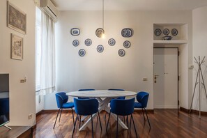 Dining - Piazza Alessandria 22 - FromHometoRome (Roma)
