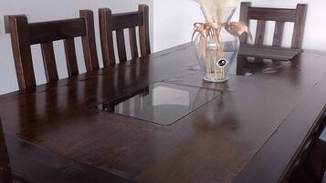 Apartamento família, 2 quartos, cozinha | Sala de jantar