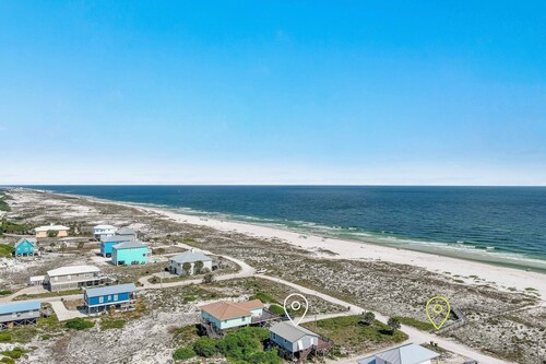 CHARMING COTTAGE ON THE BEACH!