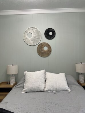 3 bedrooms, travel cot, WiFi, bed sheets