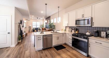 Modern 3BR 2.5BA New Build Luxury—Near Downtown Cleveland!