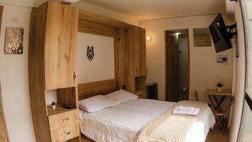 2 slaapkamers, een strijkplank/strijkijzer