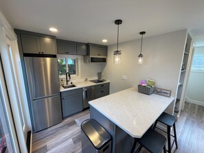 Fridge, microwave, stovetop, dishwasher