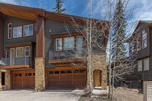 Exterior - HotTub-Alpenglow Ski-In Out Family & Pet Friendly (Durango)