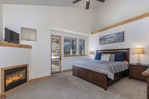 3 bedrooms, iron/ironing board, WiFi, bed sheets - HotTub-Alpenglow Ski-In Out Family & Pet Friendly (Durango)