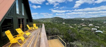 Design-forward Frio cabin with epic views & pool