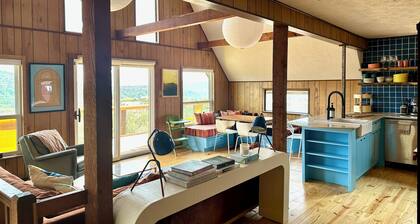 Design-forward Frio cabin with epic views & pool